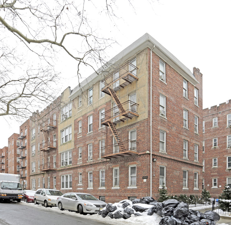 140-40 Beech Ave in Flushing, NY - Building Photo