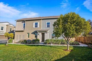 22772 Harmony Dr in Santa Clarita, CA - Building Photo