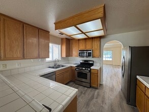 1915 Place Rd in Los Banos, CA - Building Photo - Building Photo