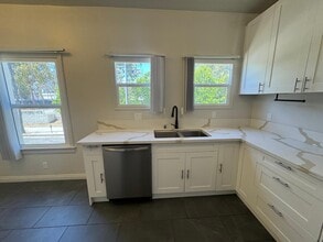 467 N Orange Grove Ave in Los Angeles, CA - Building Photo - Building Photo