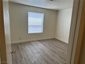 5151 S Lindell Rd in Las Vegas, NV - Building Photo - Building Photo