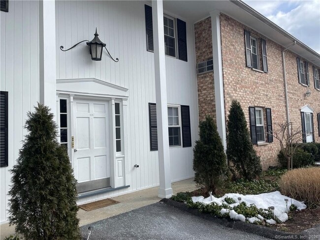 35 Woodway Rd in Stamford, CT - Building Photo - Building Photo