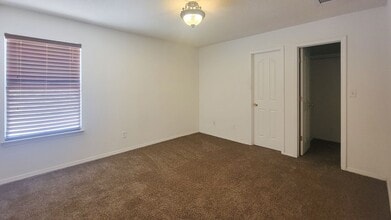 10449 Valle Suave Dr in Socorro, TX - Building Photo - Building Photo