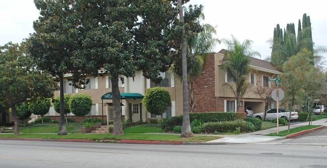 Villa Fremont in South Pasadena, CA - Building Photo - Building Photo