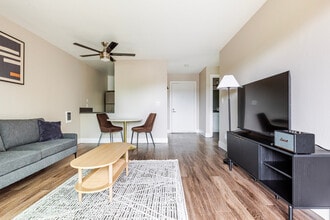 644 Edgewater Blvd in Foster City, CA - Building Photo - Building Photo