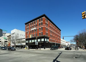 Pembroke Apartments in Manchester, NH - Foto de edificio - Building Photo