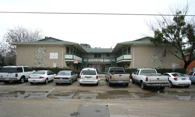 Kelly Apartments in Arlington, TX - Building Photo - Building Photo