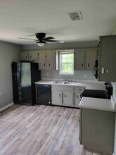 213 Bumpus Mill Rd in Oak Grove, KY - Foto de edificio - Building Photo