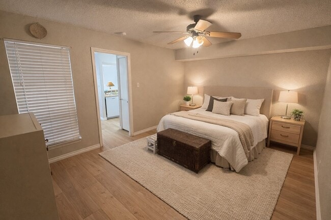 9801 Walnut St, Unit A101 in Dallas, TX - Building Photo - Building Photo