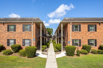Wilshire Heights in Metairie, LA - Foto de edificio - Building Photo