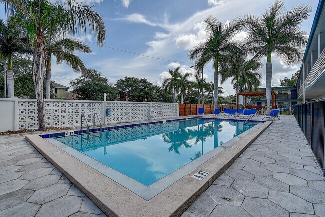Aqua 550 in St. Petersburg, FL - Foto de edificio - Building Photo
