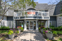 Blooming Meadows South in Bloomington, MN - Foto de edificio - Building Photo