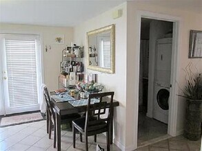 5 Clyde St, Unit 1 in Somerville, MA - Building Photo - Building Photo