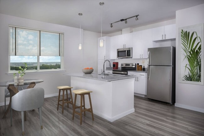 Center West in Baltimore, MD - Foto de edificio - Building Photo