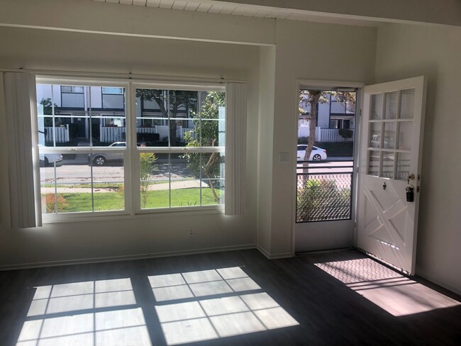 2121 W Palmyra Ave-Unit -B in Orange, CA - Building Photo - Building Photo