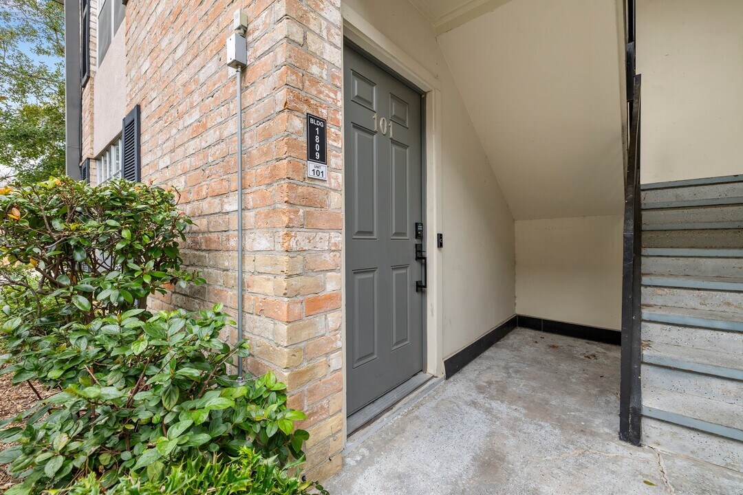 1809 Stoney Brook Dr in Houston, TX - Building Photo