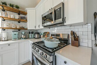 4030 Bentley Dr in Pearland, TX - Building Photo - Building Photo