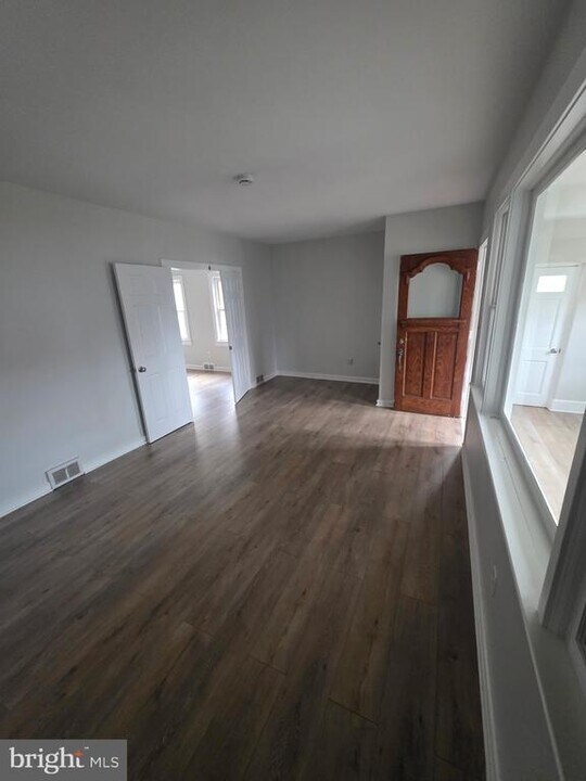 105 Mecray Ln in Maple Shade, NJ - Building Photo