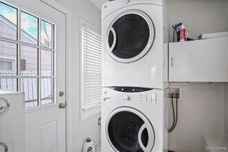 2315 Guthrie Ave in Royal Oak, MI - Foto de edificio - Building Photo