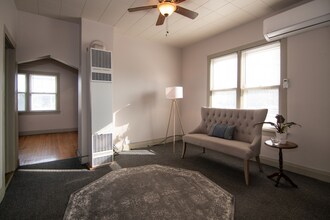 2416 N Artesian Ave-Unit -2 in Chicago, IL - Building Photo - Building Photo