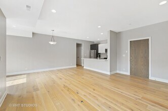 833 Laurel Ave-Unit -102 in Highland Park, IL - Foto de edificio - Building Photo