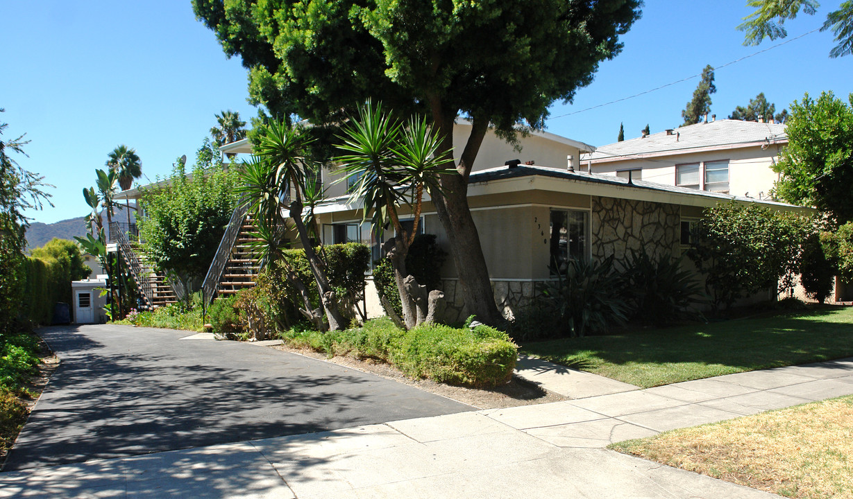 2360 Mira Vista Ave in Montrose, CA - Building Photo