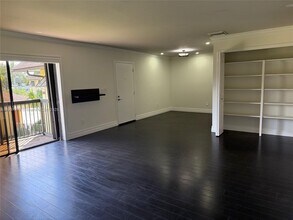 7985 SW 86th St in Miami, FL - Building Photo - Building Photo