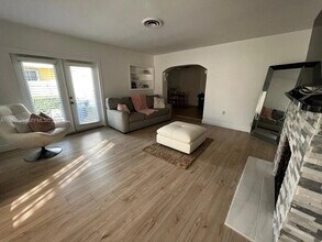 2049 SW 60th Ct in Miami, FL - Building Photo - Building Photo