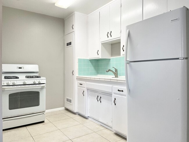 137 S Myers St in Oceanside, CA - Building Photo - Building Photo