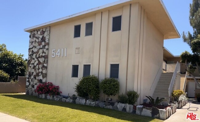 property at 5411 S Centinela Ave