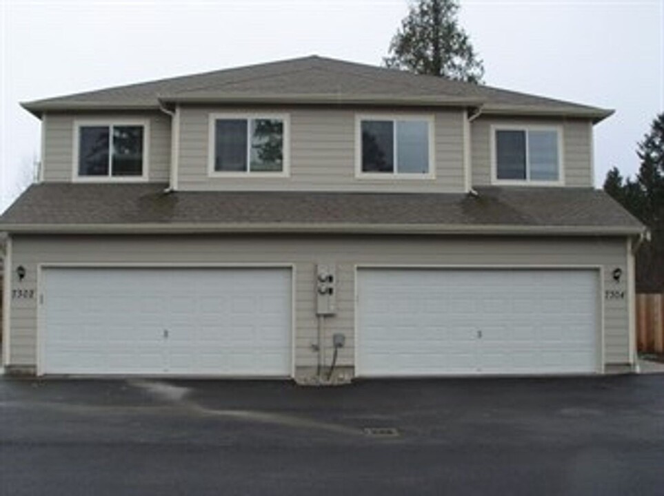 7304 104th St E in Puyallup, WA - Building Photo