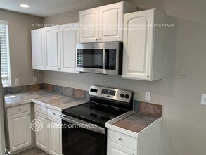 1621 Gibralter St in Aurora, CO - Foto de edificio - Building Photo