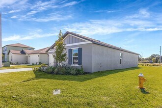 2155 Lone Oak Ln in Lakeland, FL - Building Photo - Building Photo