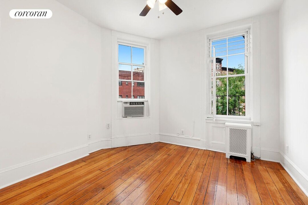 163 W 10th St in New York, NY - Foto de edificio