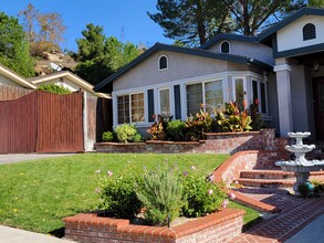 27932 Calypso Ln in Santa Clarita, CA - Foto de edificio - Building Photo