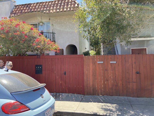 32 18th Ave, Unit 2 in Venice, CA - Building Photo - Building Photo