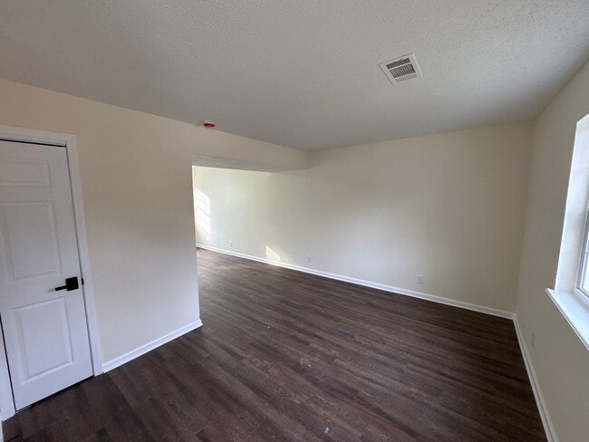 4082 Forest Ave W in Macon, GA - Foto de edificio - Building Photo