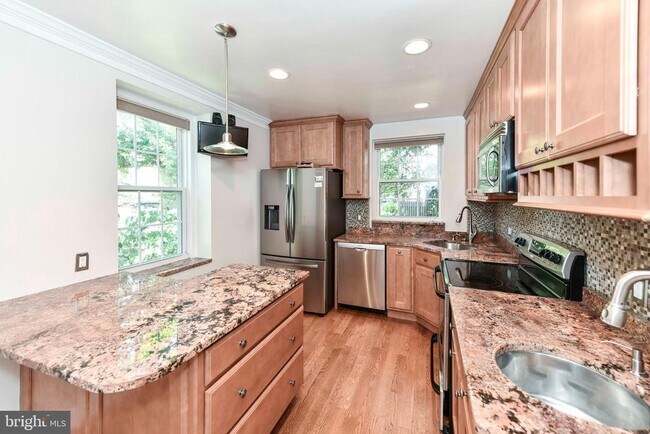 3057 S Buchanan St in Arlington, VA - Building Photo - Building Photo