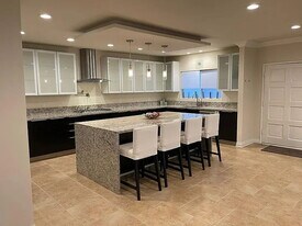 5354 Lindley Ave in Los Angeles, CA - Building Photo