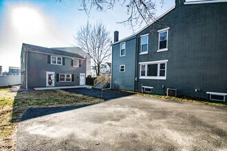 404 E Barnard St, Unit Rear in West Chester, PA - Foto de edificio - Building Photo