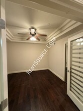 12044 Hoffman St in Los Angeles, CA - Foto de edificio - Building Photo