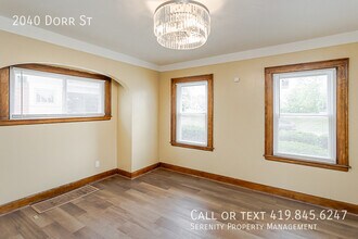 2040 Dorr St in Toledo, OH - Building Photo - Building Photo