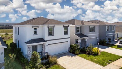 3513 Hilltop Cir in Lakewood Ranch, FL - Foto de edificio - Building Photo