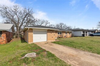1108 Center St in Cleburne, TX - Building Photo - Building Photo