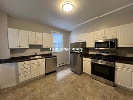 64 Dana St, Unit E in Cambridge, MA - Building Photo