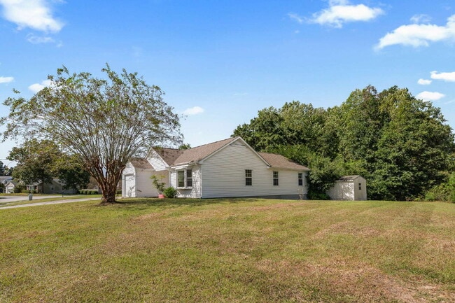 314 Pebble Ln in Jacksonville, NC - Building Photo - Building Photo
