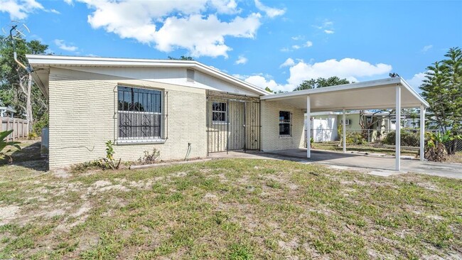 5609 Golden Dr in Tampa, FL - Building Photo - Building Photo