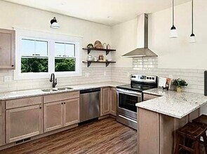 2226 Riverside Dr in Knoxville, TN - Foto de edificio - Building Photo