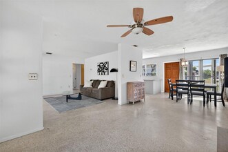 5614 36th Ave N in St. Petersburg, FL - Building Photo - Building Photo