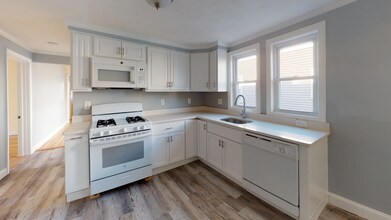 5 Edgar Ter, Unit 3 in Somerville, MA - Building Photo - Building Photo